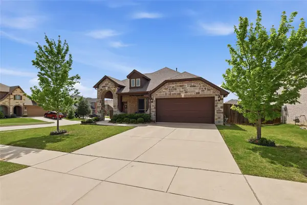 1068 English Oak Drive, Burleson, TX 76028