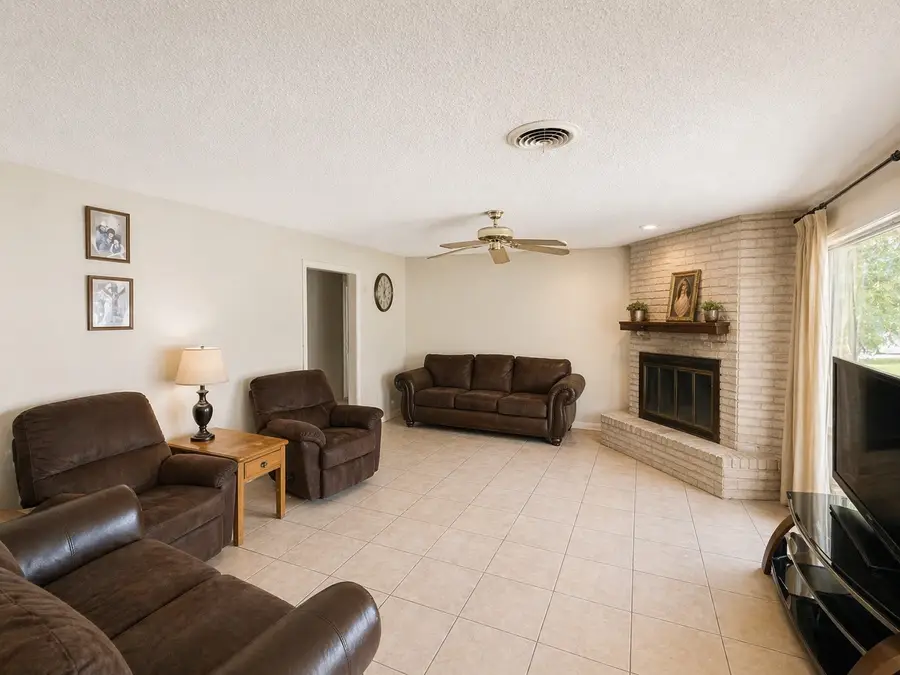 504 Aspen Road, Gainesville, TX 76240 - #2