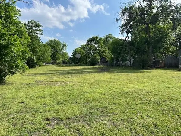 405 E Grand Street, Whitewright, TX 75491