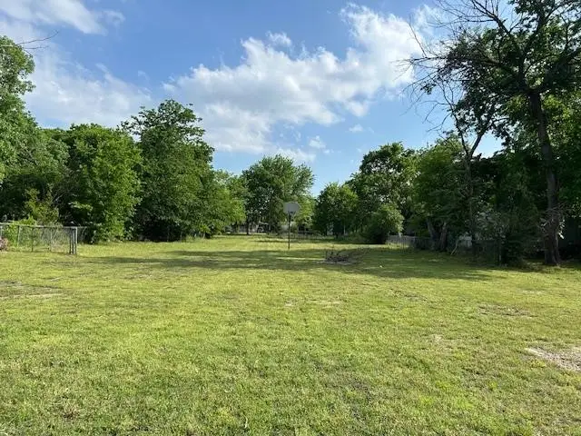 405 E Grand Street, Whitewright, TX 75491 - #2