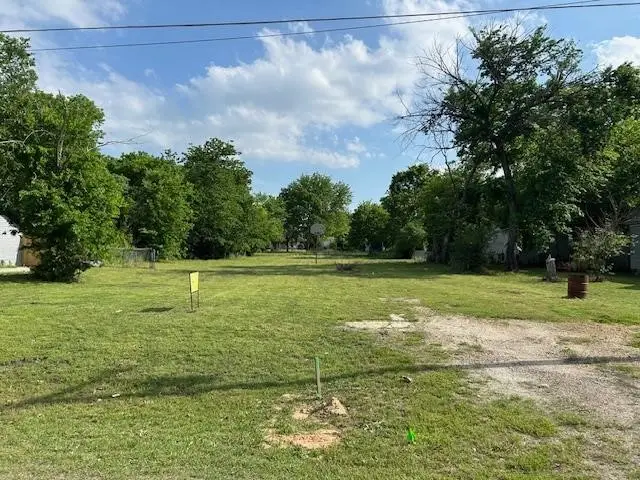 405 E Grand Street, Whitewright, TX 75491 - #3