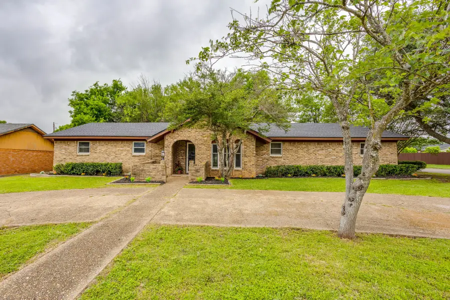 116 N Old Temple Road, Hewitt, TX 76643 - #2