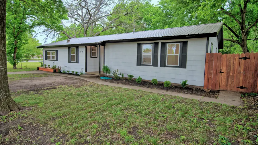 103 Phillips Street, Saint Jo, TX 76265 - #2