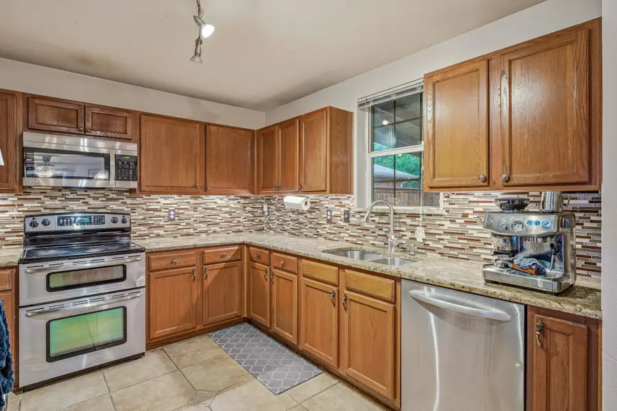 16617 Woodside Drive, Justin Roanoke, TX 76247 - #3