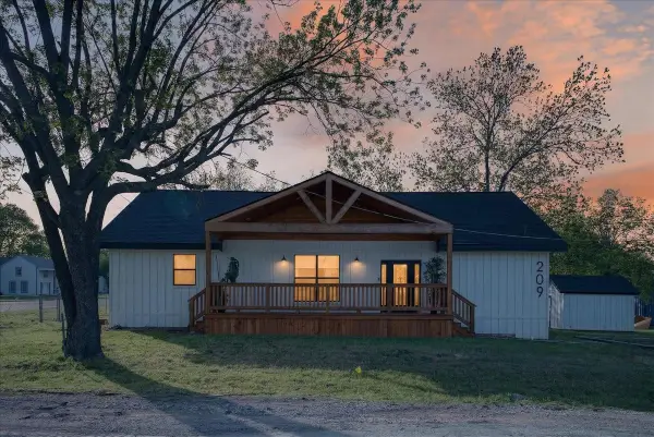 209 N Broad Street, St Jo, TX 76265