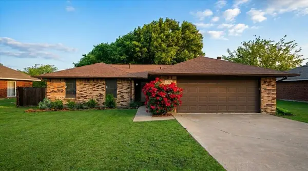 504 Bluebird Lane, Red Oak, TX 75154