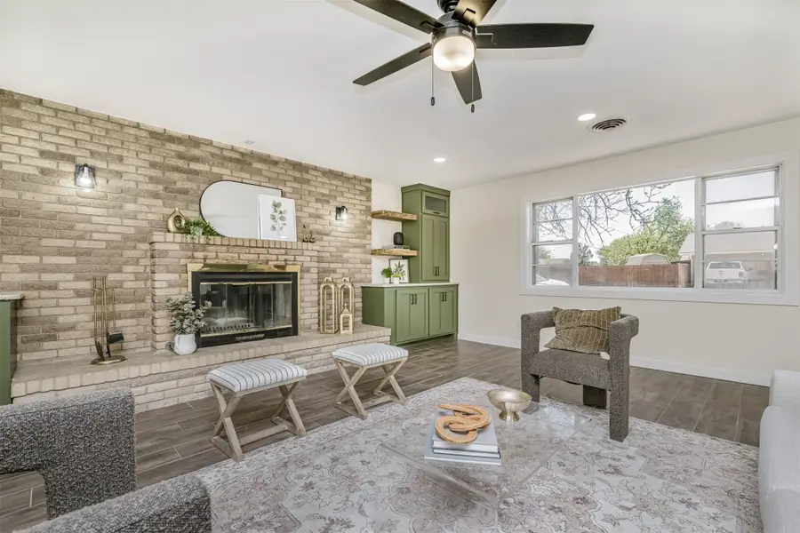 2006 Borger Street, Plainview, TX 79072 - #2