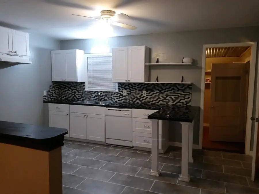 112 E Hill Street, Hamilton, TX 76531 - #3