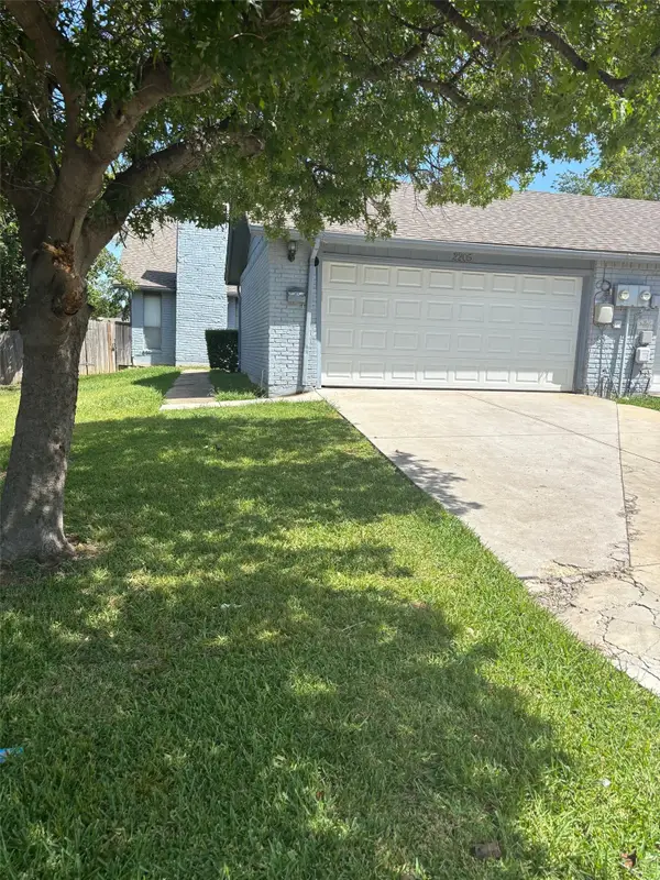 2205 Heritage Circle #2205, Carrollton, TX 75006