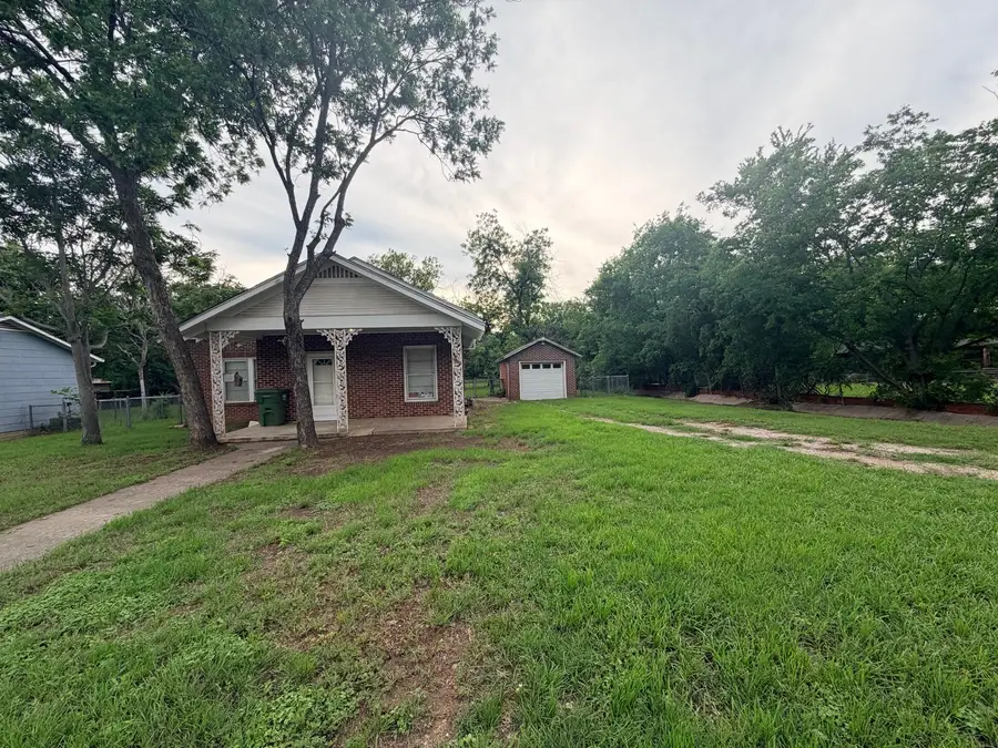 1215 NW 1st Avenue, Mineral Wells, TX 76067 - #3