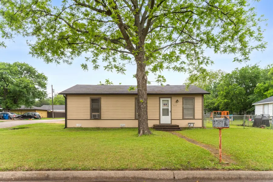 909 S Carlton Street, Ennis, TX 75119 - #3