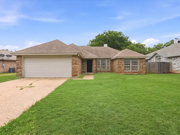 8040 Clear Brook Circle, Fort Worth, TX 76123
