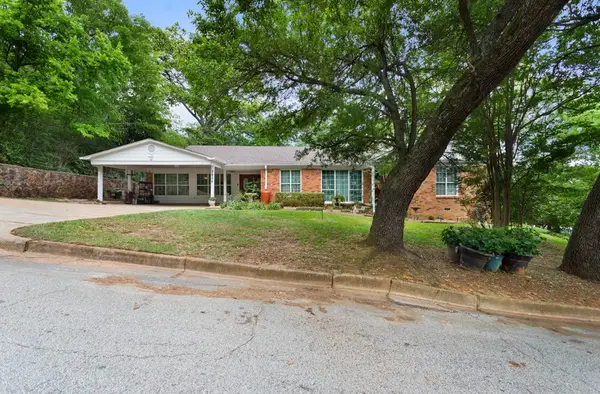 2834 Curtis Drive, Tyler, TX 75701