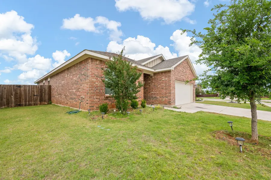 8 Glen Crossings Road, Edgecliff Village, TX 76134 - #2