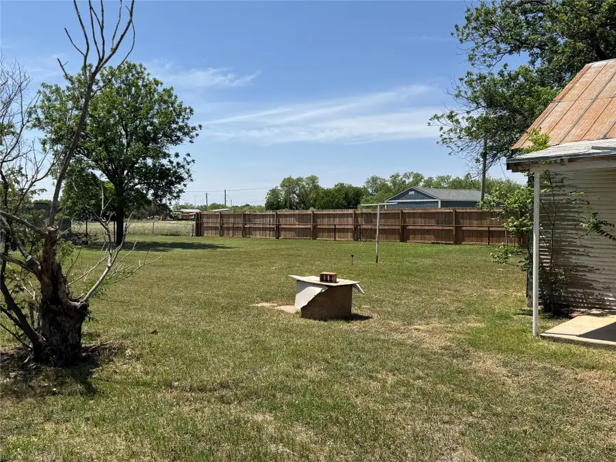 300 S 3rd Street E, Haskell, TX 79521 - #2