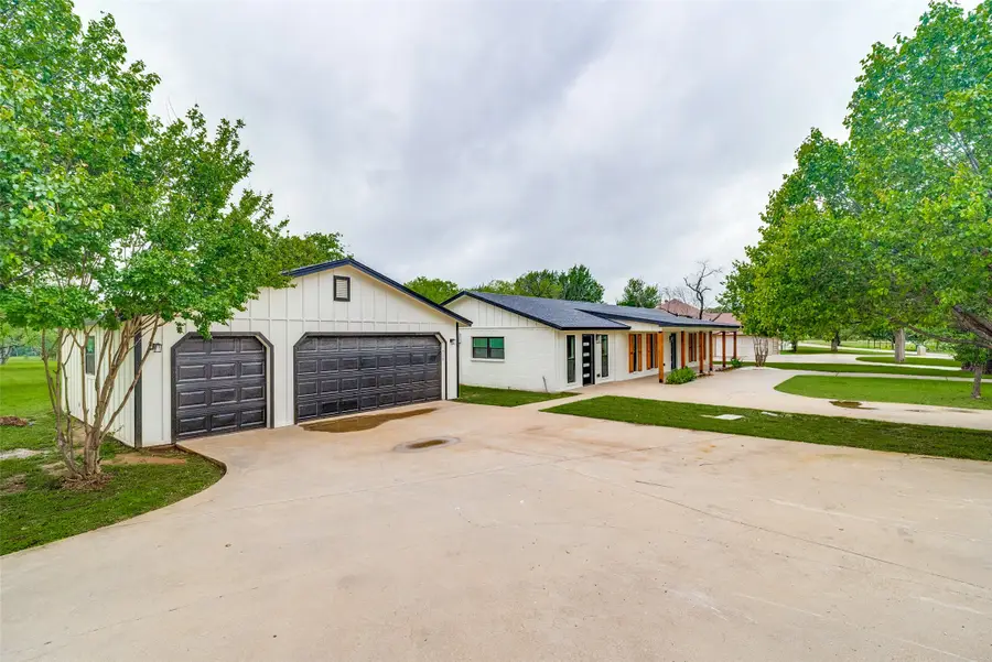 512 Grandview Drive, Granbury, TX 76049 - #3