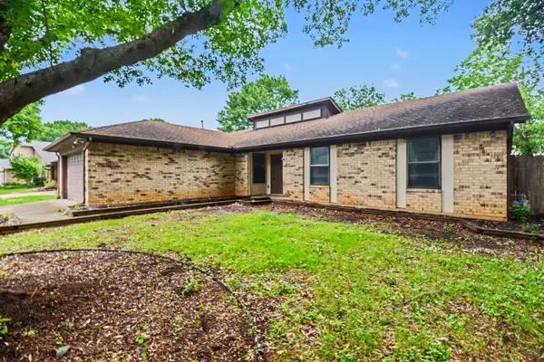 1562 Tiffany Forest Lane, Grapevine, TX 76051