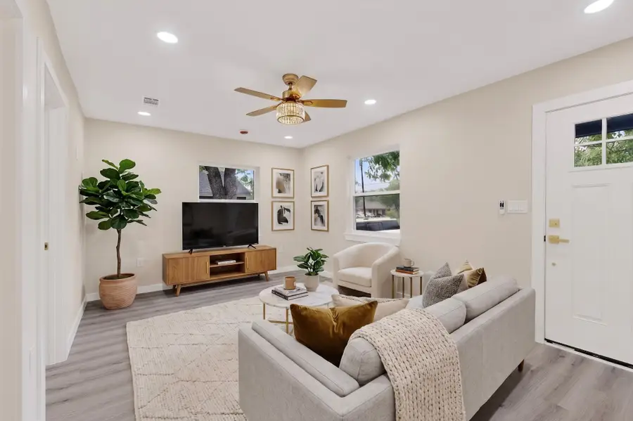 1103 N Sherman Street, Ennis, TX 75119 - #3