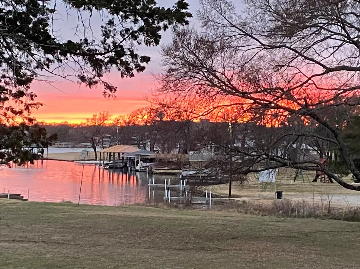 316 Comanche Drive, Lake Kiowa, TX 76240 - #1