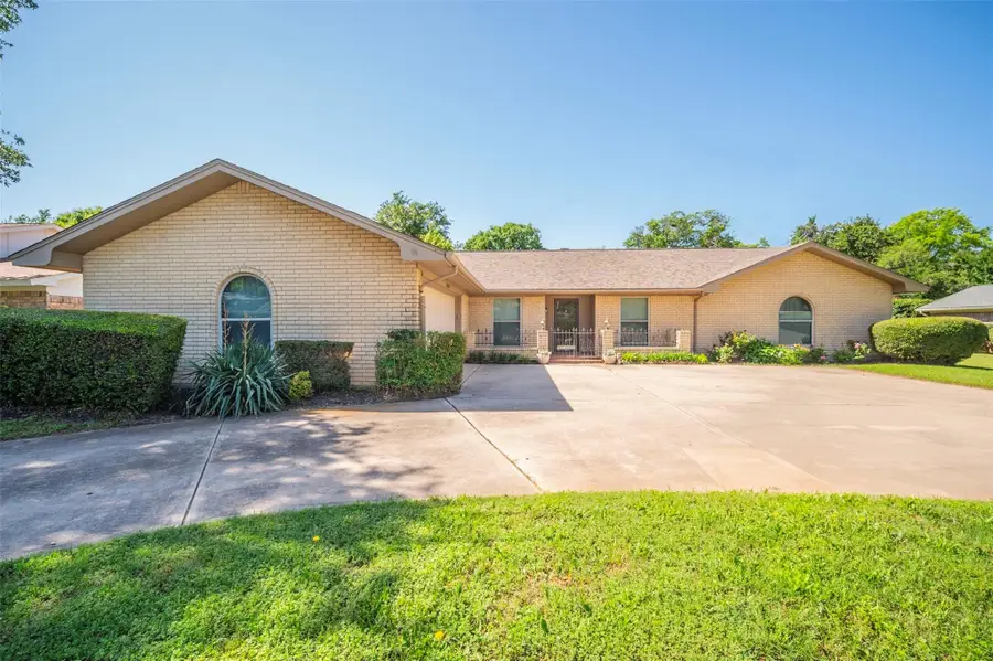 1804 Lincolnshire Drive, Bedford, TX 76021 - #2