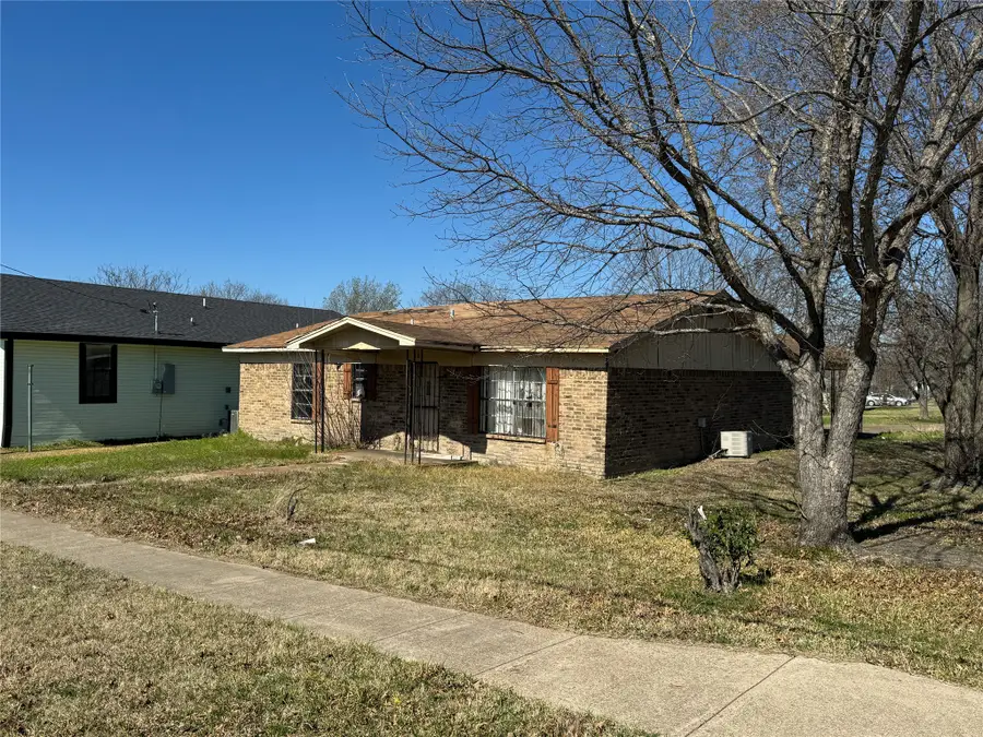1118 E 13th Avenue, Corsicana, TX 75110 - #2