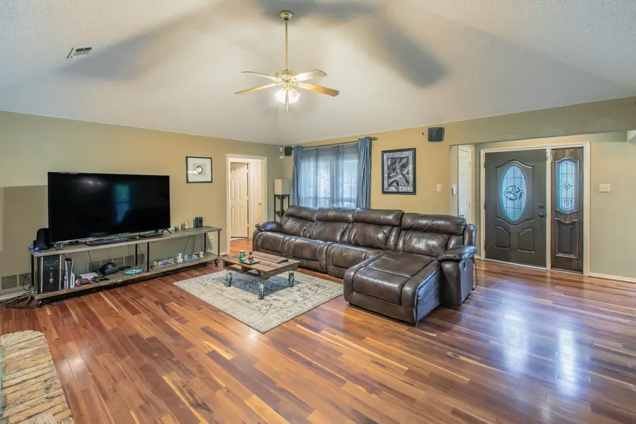 334 Meadowcreek Drive, Duncanville, TX 75137 - #2