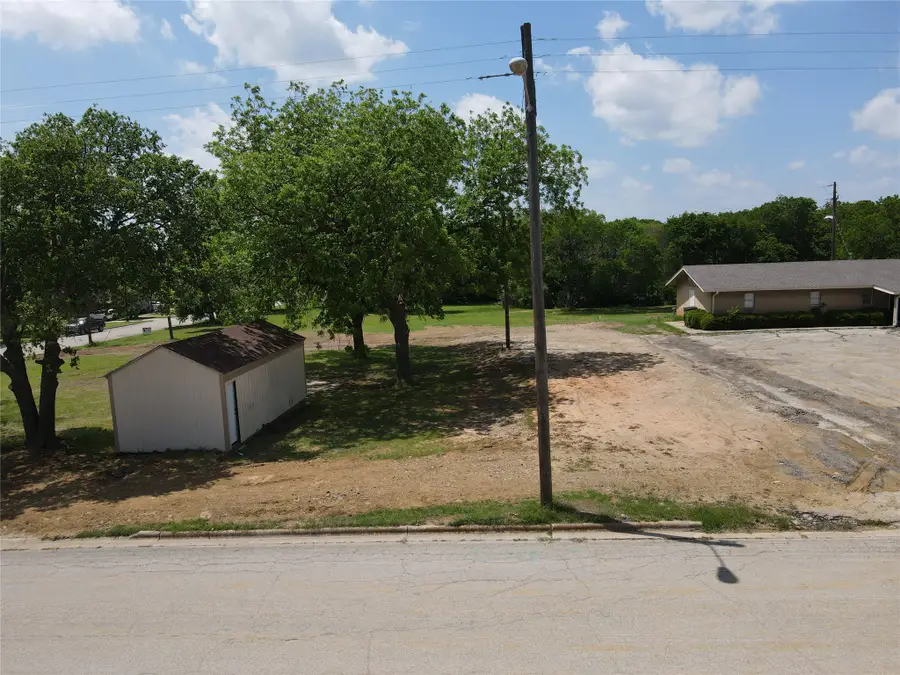 703 Fair Avenue, Gainesville, TX 76240 - #2