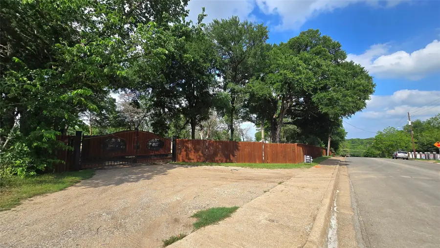 2401 Gibbs Williams Road, Dallas, TX 75233 - #2