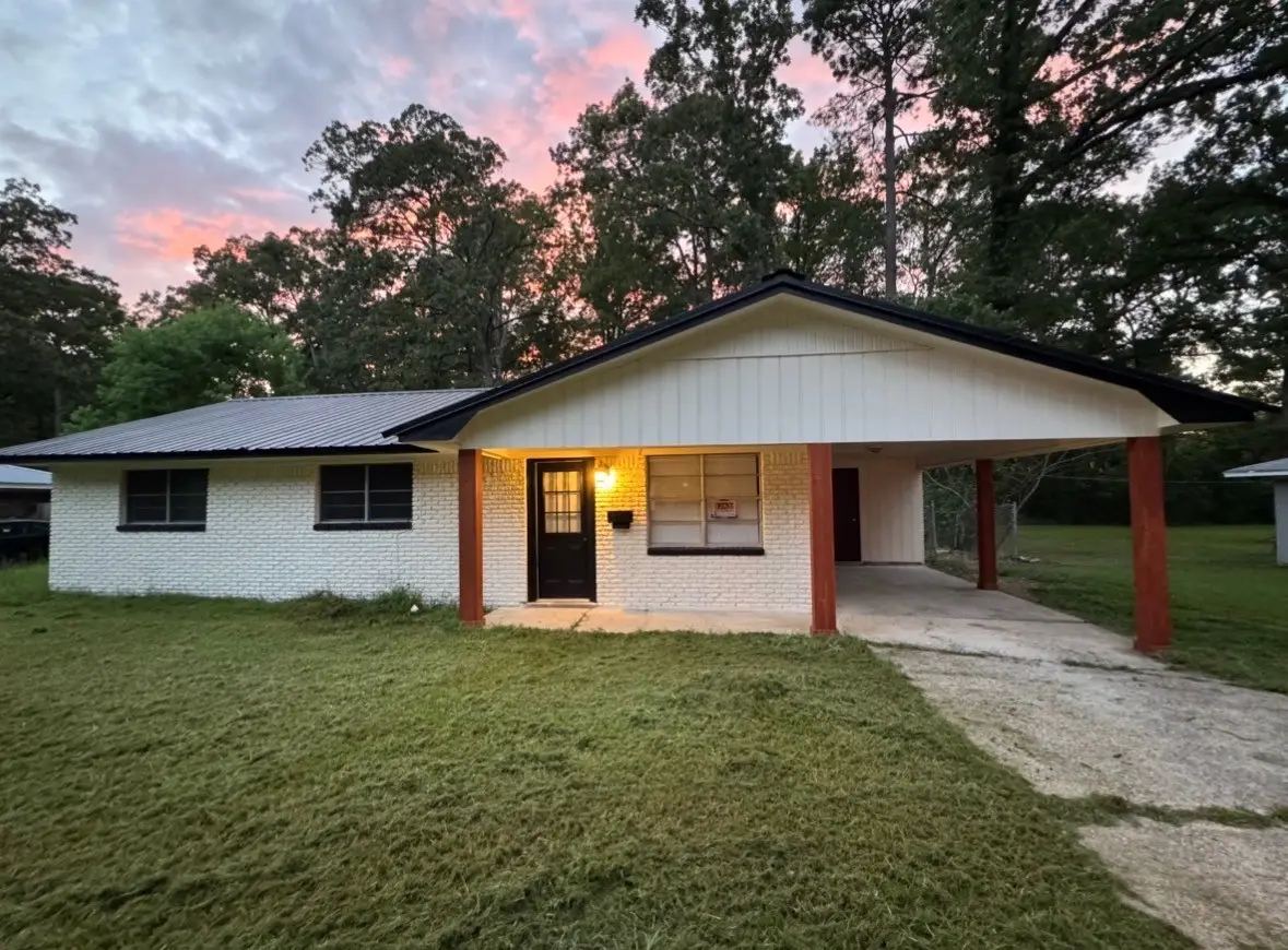 712 NE 5th Street, Springhill, LA 71075 - #1
