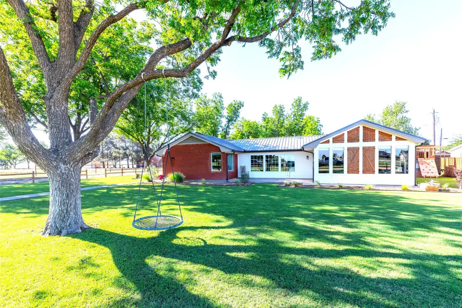 305 N Avenue K E, Haskell, TX 79521 - #2
