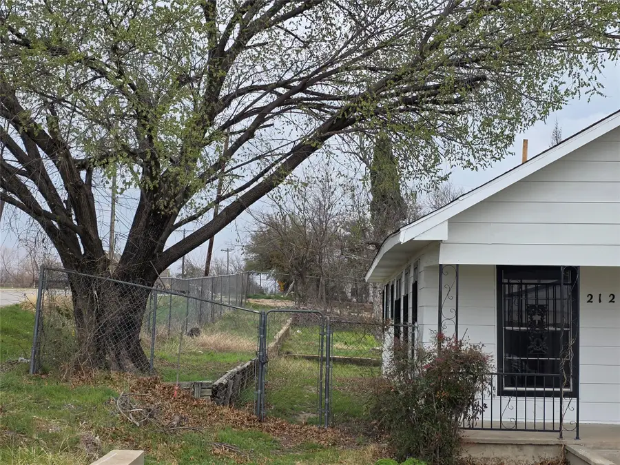 2124 21st Street, Fort Worth, TX 76164 - #2