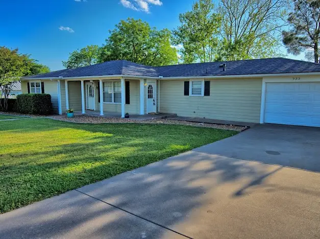 933 N Main Street, Muenster, TX 76252 - #3