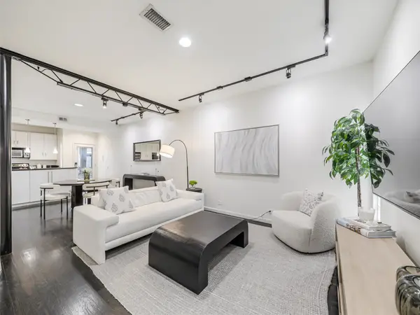 4242 Buena Vista Street #21, Dallas, TX 75205