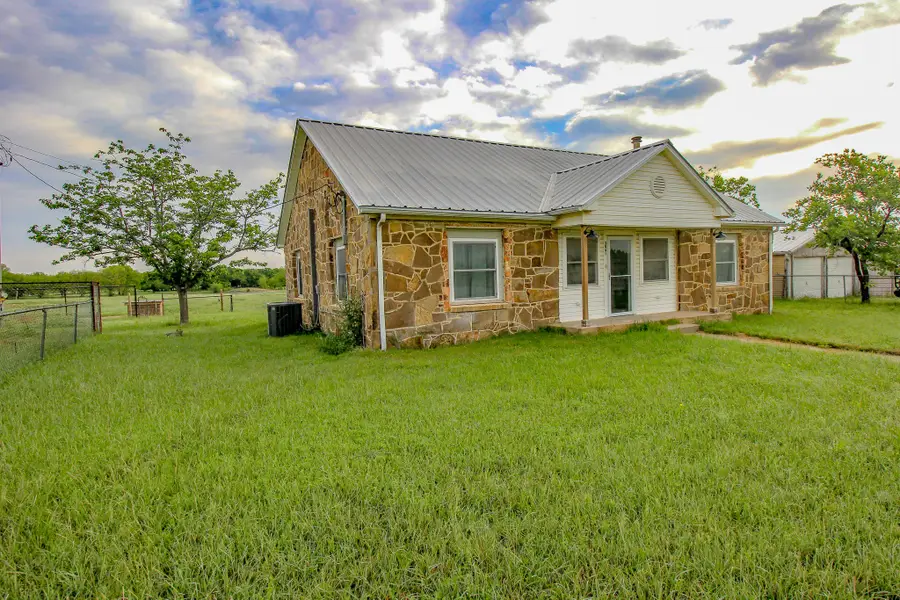 3061 Turkey Creek Road, Sunset, TX 76270 - #2