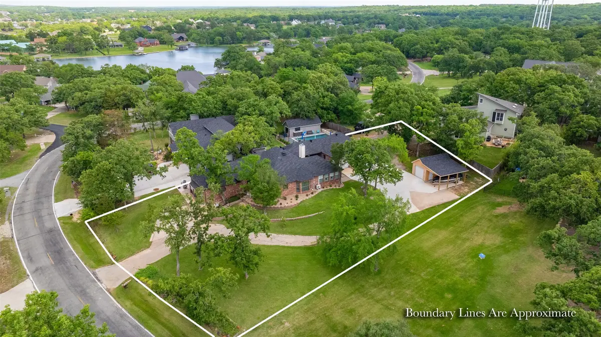 205 Kiowa Drive E, Gainesville, TX 76240 - #1