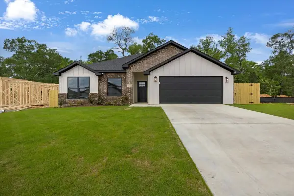 16226 Crossing Circle, Lindale, TX 75771