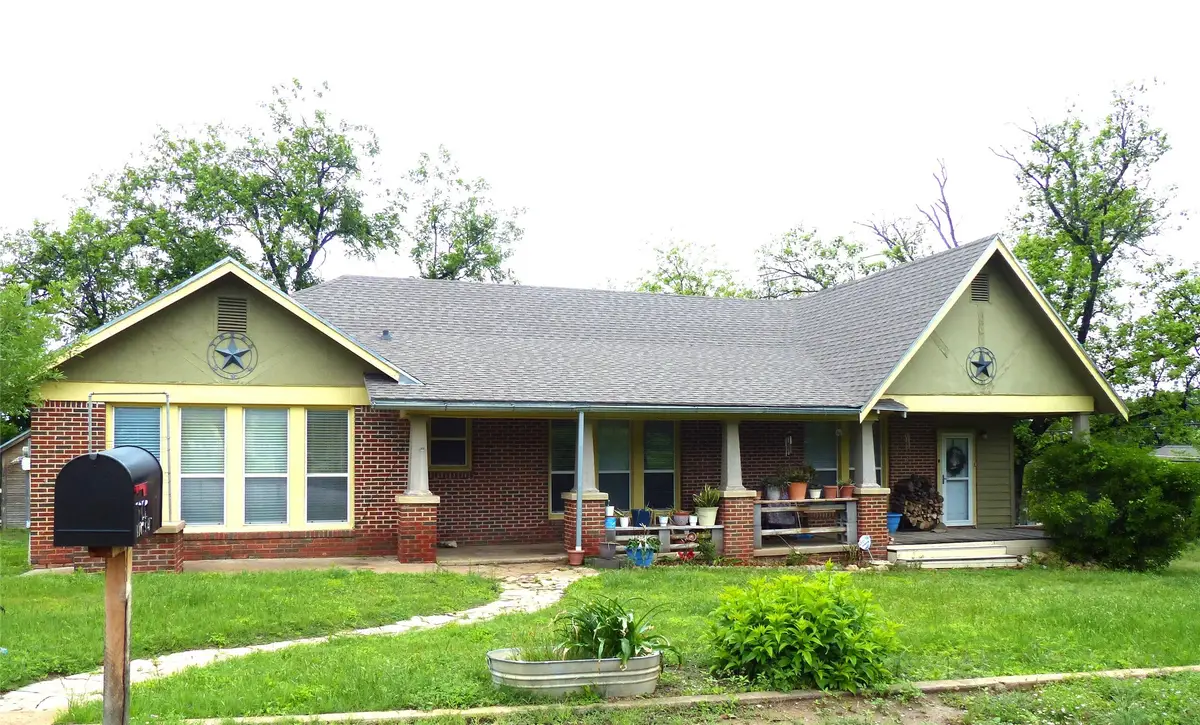 606 S Blackburn, Brady, TX 76825 - #1