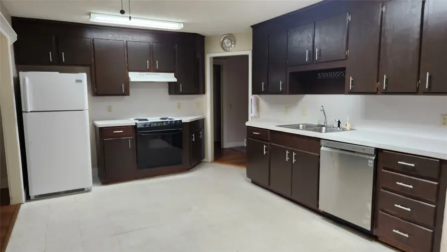 205 N Hubbard, Omaha, TX 75571 - #3