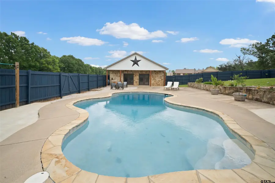 808 N Jarvis Street, Troup, TX 75789 - #3
