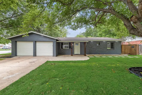 4501 Sabelle Lane, Haltom City, TX 76117