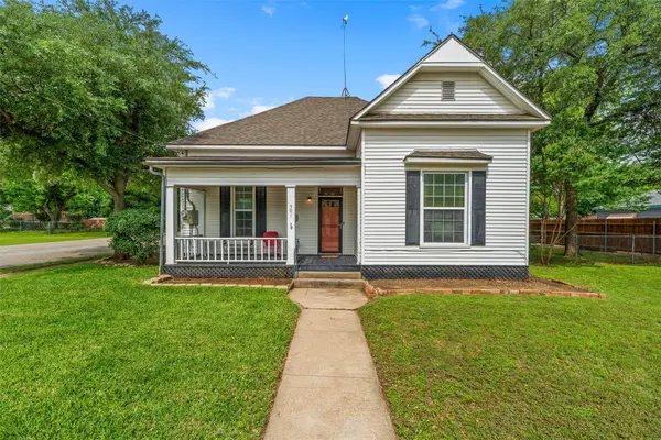 501 N Davis Street, West, TX 76691