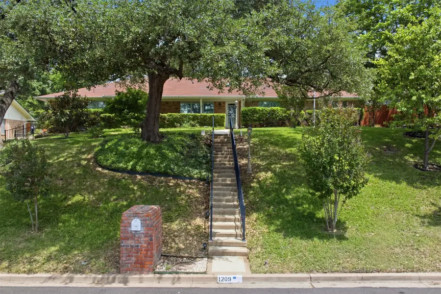 1209 Southwood Drive, Woodway, TX 76712 - #2