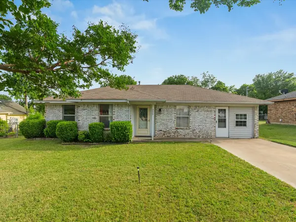 209 W Huffman Street, Krum, TX 76249