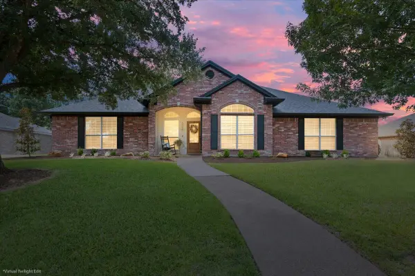 228 Greystone Drive, Hewitt, TX 76643