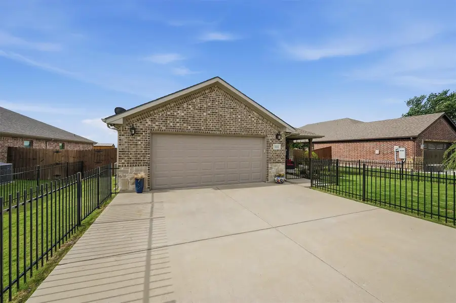 502 Pathfinder Street, Collinsville, TX 76233 - #2