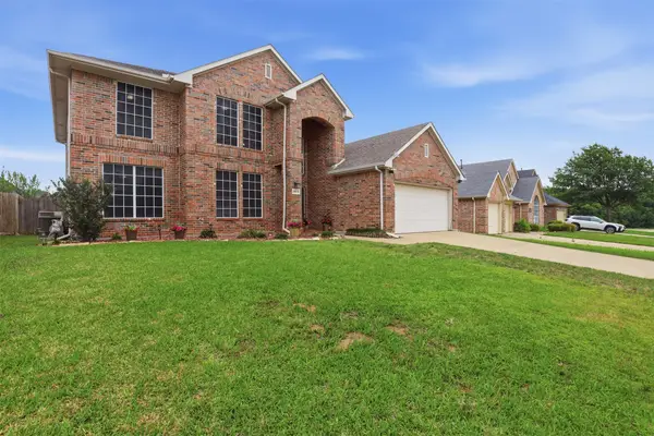 2810 Hammond Drive, Grand Prairie, TX 75052
