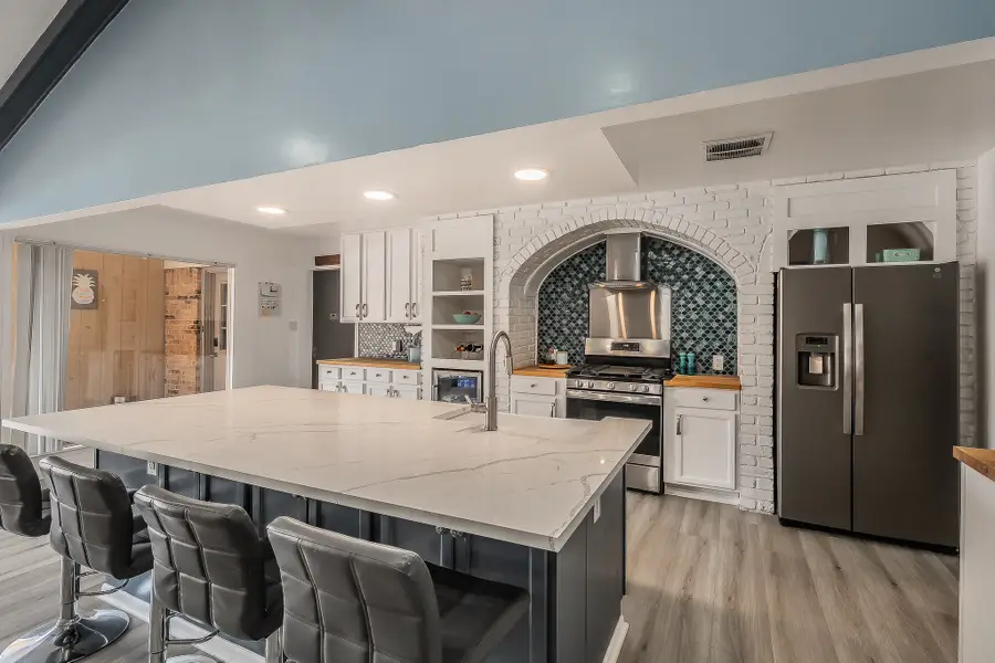 5801 Cedarcrest Drive, Haltom City, TX 76117 - #2
