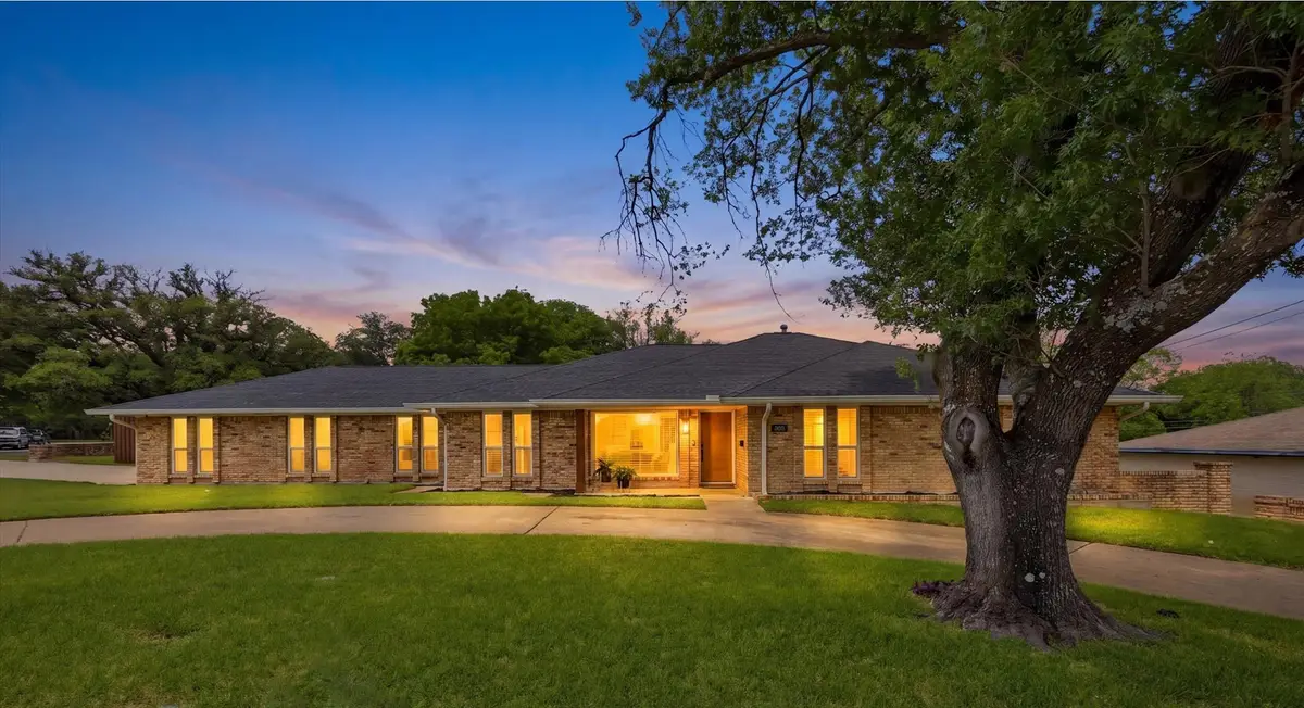 1909 W Red Bird Lane, Dallas, TX 75232 - #1