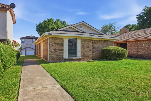 1118 Sandalwood Lane, DeSoto, TX 75115