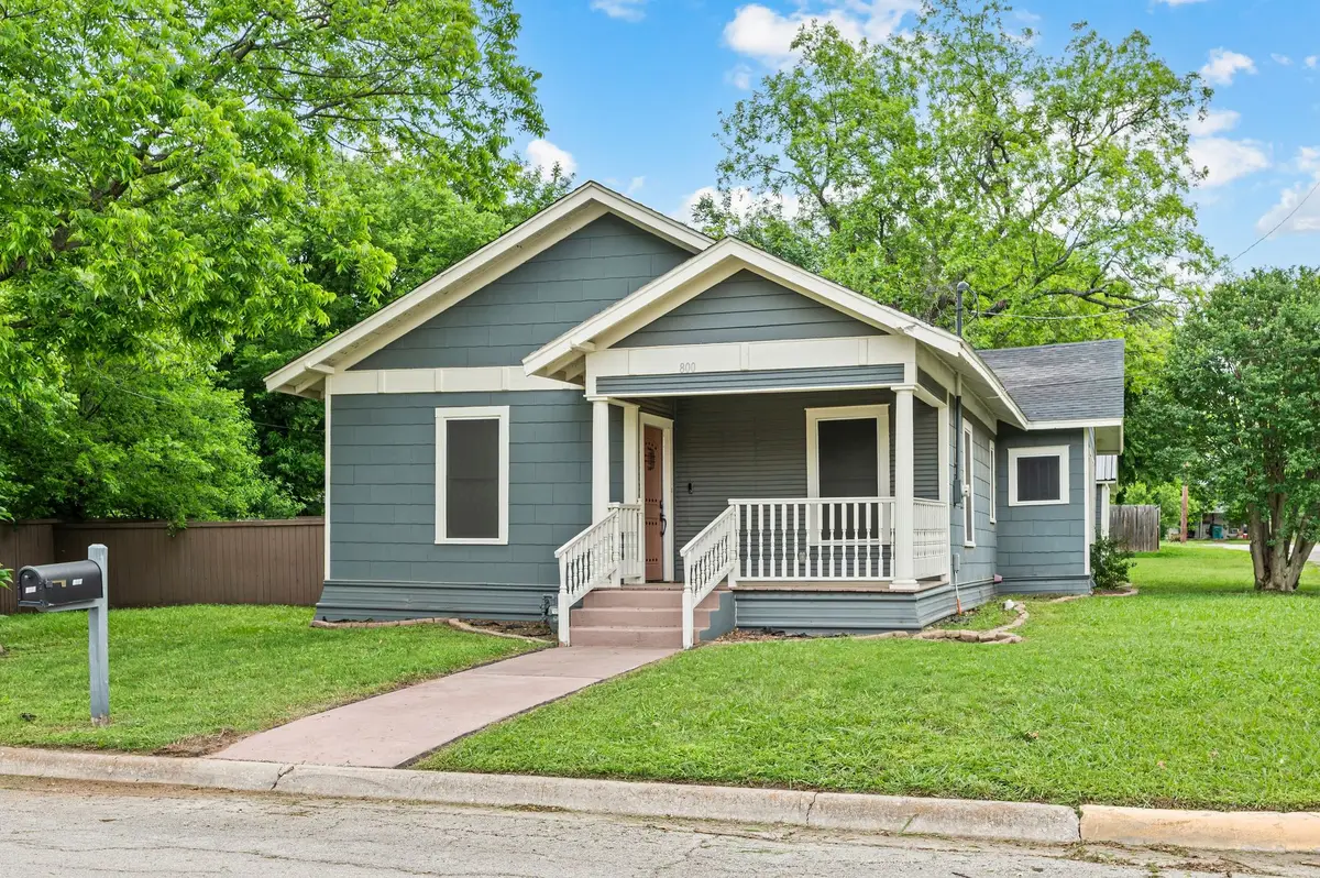 800 N Clements Street, Gainesville, TX 76240 - #1